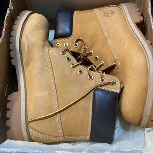 Men's Timberland NuBuck Boots Size 9,5, gently worn